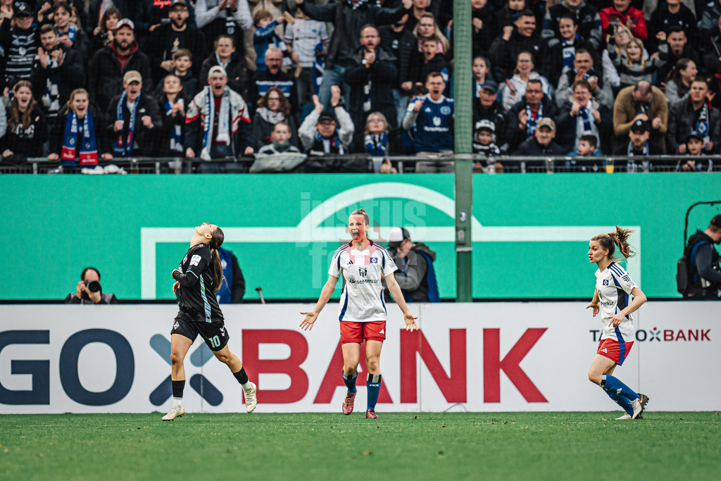 Fußball | Frauen | Saison 2024/2025  | DFB-Pokal der Frauen | Halbfinale | Hamburger SV vs. Werder Bremen | 23.03.2025 | Emilia Hirche (#20, HSV) jubelt nach einer Abwehraktion