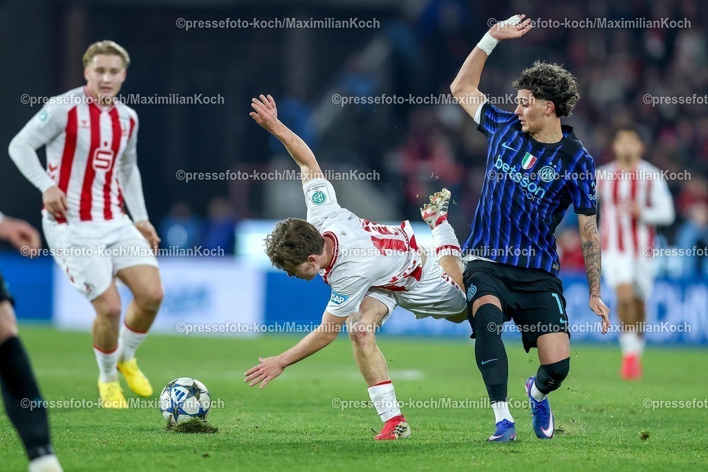 1FC04022601052 | 04.02.2026, Fußball, UEFA Youth League, U19 1. FC Köln - Inter Mailand, Sechzehntelfinale, RheinEnergie-STADION, Saison 2025 2026: Benjamin Ley (U19 FC Köln #10) im Zweikampf gegen  Matias Mancuso (FC Internazionale Milano #11)  DFB regulations prohibit any use of photographs as image sequences and or quasi-video.