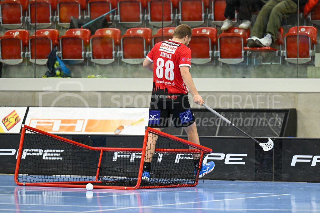 HC Rychenberg vs Basel Regio - 19. November 2022 | HC Rychenberg vs Basel Regio
AXA Arena, Winterthur
Frustrierter Toni Rintala (#88 Unihockey Basel Regio).
Bild: Sportfotografie Markus Aeschimann | www.markus-aeschimann.ch - Realisiert mit Pictrs.com