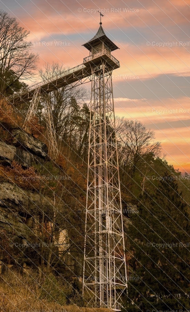 Aufzug | Rolf Wittke  - Realisiert mit Pictrs.com