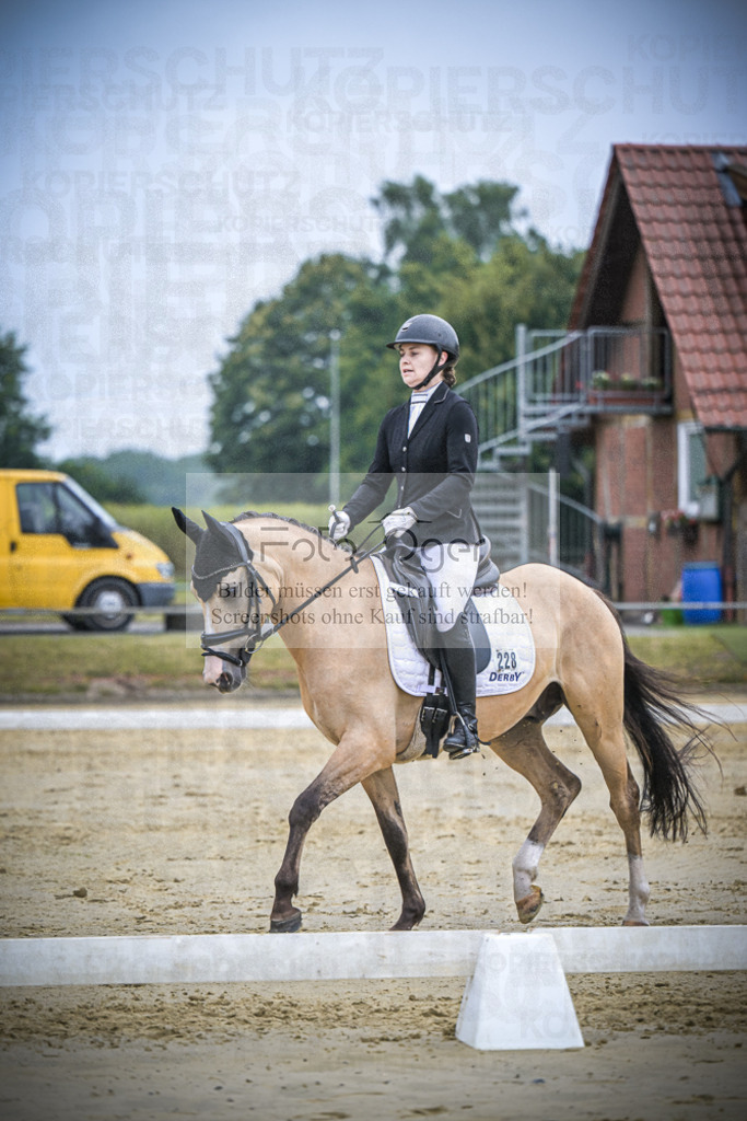 DOS_2892 | Entdecke hochwertige Reitturnierfotos von Foto Oger. Professionell, emotional und authentisch – jetzt Lieblingsmomente im Shop bestellen.Deutschlandweite Turnierfotografie. - Realized with Pictrs.com