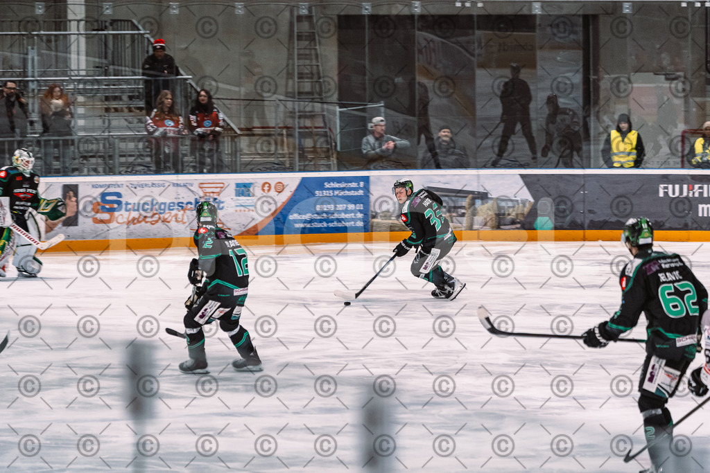 Alligators_vs_Memmingen_05_12_2025-056 | Höchstadt Alligators Fotogalerie: Eishockey-Action aus Franken. Professionelle Spielfotos, Portraits & Stadionbilder zum Download. Jetzt entdecken! - Realisiert mit Pictrs.com