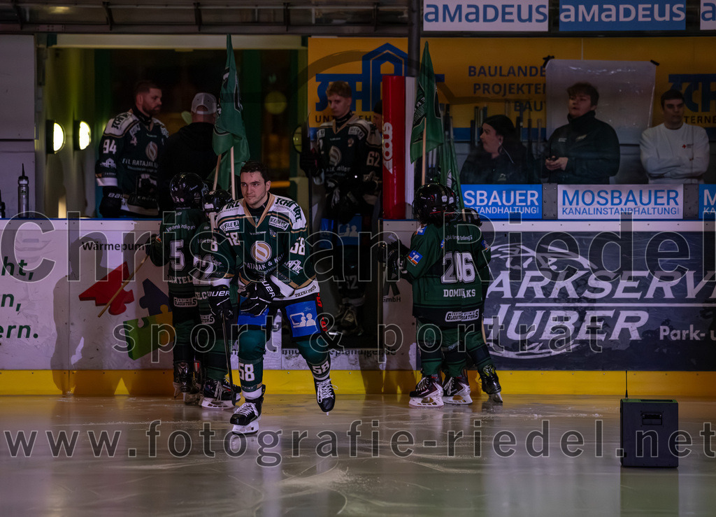 2026-02-27_009_TSV_Erding_gegen_EV_Fuessen | Erding, Deutschland, 27.02.2026:Eishockey, Oberliga Süd 2025 / 2026, 51. Spieltag, TSV Erding gegen EV Füssen, Endergebnis: 2:4Paul Pfenninger (Erding Gladiators, #58)Foto: Christian Riedel / fotografie-riedel.net