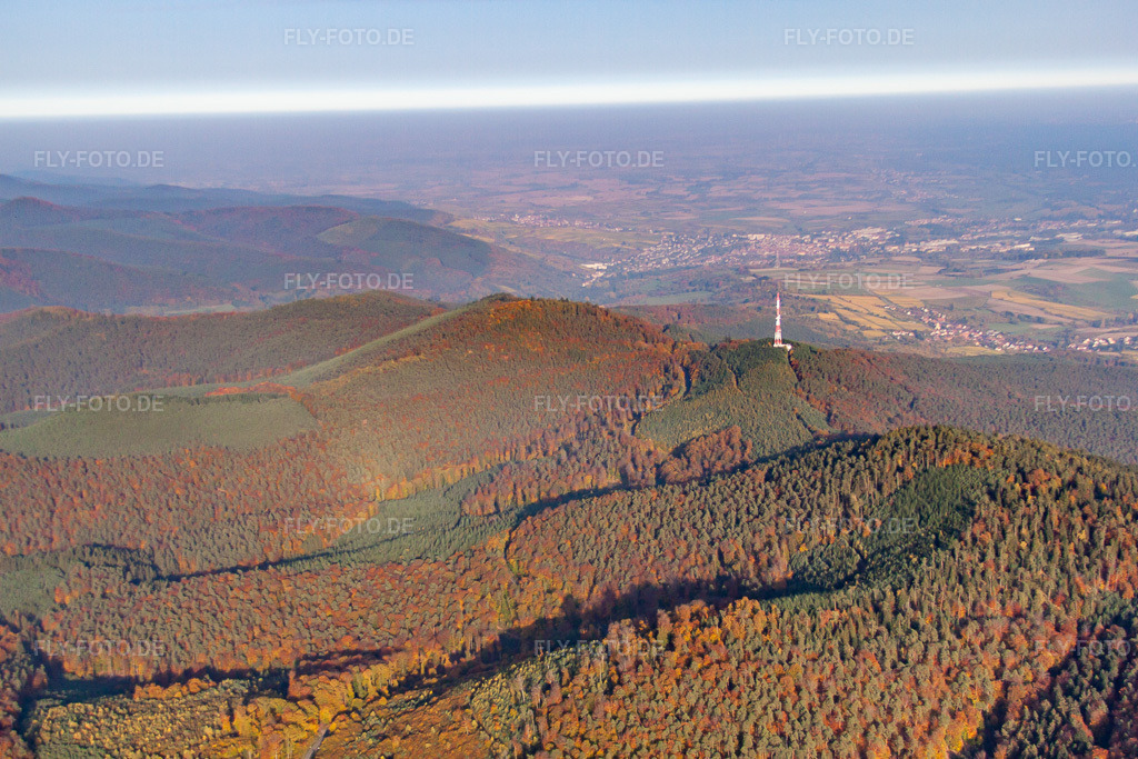 Luftbild: Sendemast am Col de Pigeonnier in Wissembourg im Bundesland Bas-Rhin in Frankreich. Foto: IMG_54038.jpg vom 21.10.2012 durch Werner Riehm/FLY-FOTO.de