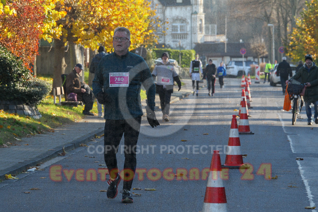 241201_1108_EV4_1018 | Sportfotografie im Rhein-Sieg Kreis, Köln, Bonn, NRW, Rheinland Pfalz, Hessen, etc. Unser Tätigkeitsfeld umfasst den Laufsport vom Volkslauf über den Marathon, Duathlon, Triathon bis zum Ultralauf wie Kölnpfad Ultra oder Schindertrail.