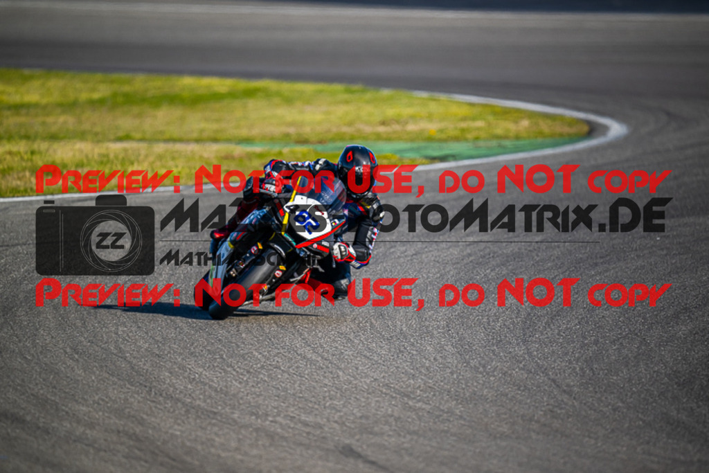 MaZZes_FotoMatrix_230410_2646 | WEISS