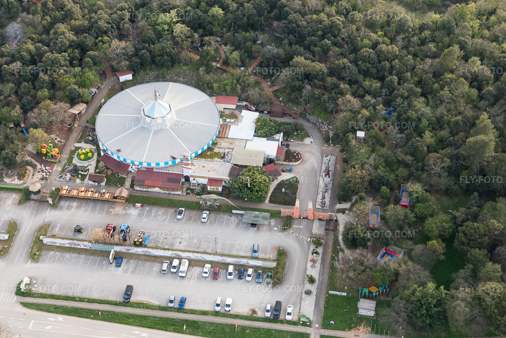 Aerial view: View of the town in Funtana in the state Gespanschaft Istrien, Croatia.Photo: IMG_106355.jpg taken on 04/14/2018 by Werner Riehm/FLY-FOTO.comResolution of the original: 5472 x 3648 px