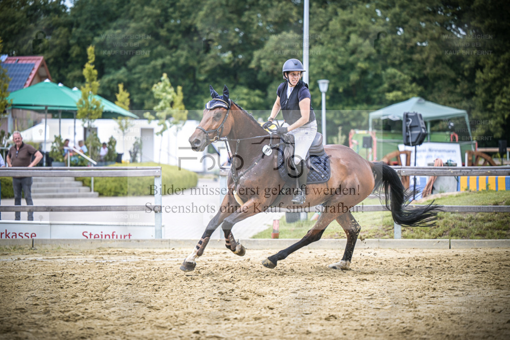 DOS_3033 | Entdecke hochwertige Reitturnierfotos von Foto Oger. Professionell, emotional und authentisch – jetzt Lieblingsmomente im Shop bestellen. - Realisiert mit Pictrs.com
