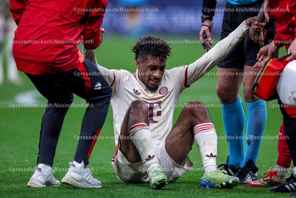 UCL11032501061 | 11.03.2025, Fußball, UEFA Champions League, Bayer 04 Leverkusen - FC Bayern München, Achtelfinale Rückspiel, BayArena, Saison 2024 2025: Kingsley Coman (FC Bayern #11) liegt verletzt auf dem Spielfeld und muss mit Schmerzen ausgewechselt werden Verletzung KnöchelDFB regulations prohibit any use of photographs as image sequences and or quasi-video.