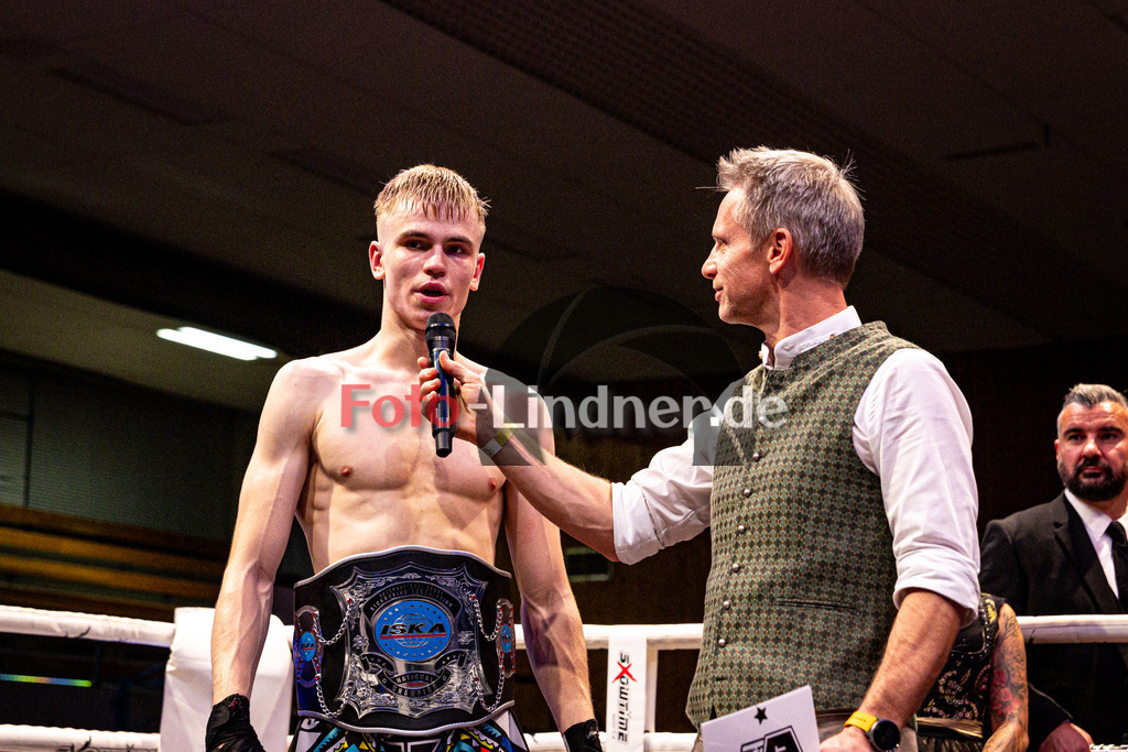 Maksym Palyha (blau) gegen Jesen Hamad (MFA Penz - rot) | MFA Fight Night DM Titelfight Herren K1 Style bis 70kg , Maksym Palyha (blau) gegen Jesen Hamad (MFA Penz - rot), 20251108,Interview,2025-11-08 in Penzberg (Wellenberghalle Penzberg), Maksym Palyha, Daniel StockCopyright: WolfgangxLindner www.foto-lindner.de