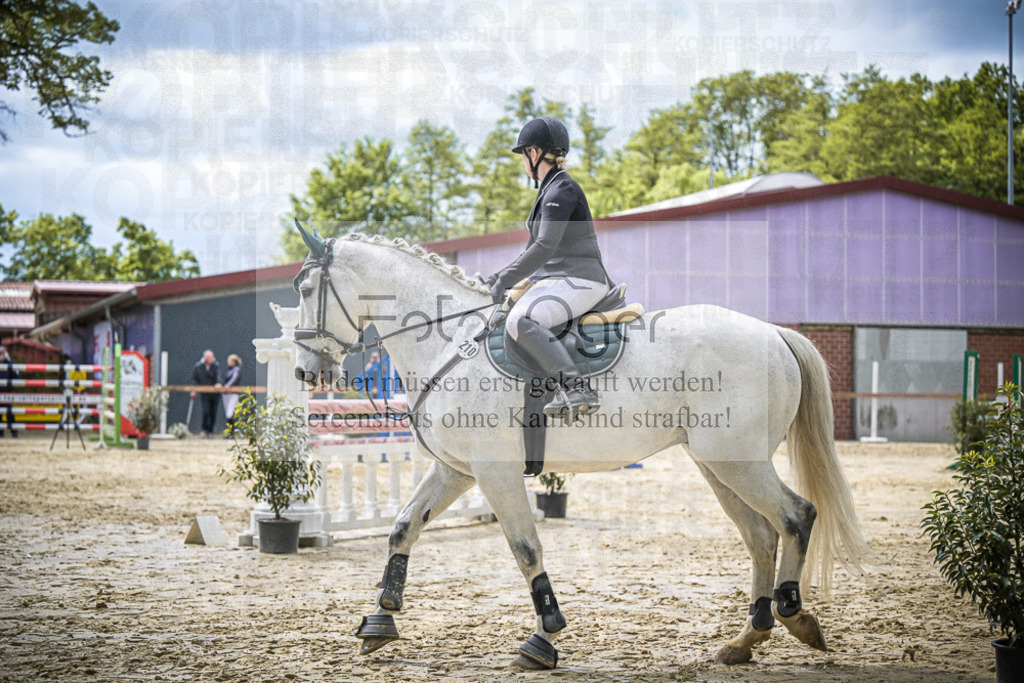 DOS_7827 | Entdecke hochwertige Reitturnierfotos von Foto Oger. Professionell, emotional und authentisch – jetzt Lieblingsmomente im Shop bestellen.Deutschlandweite Turnierfotografie. - Realisiert mit Pictrs.com