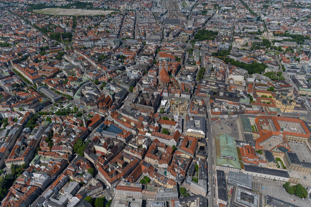 4031122 | MüNCHEN 12.06.2020 Stadtzentrum im Innenstadtbereich im Ortsteil Altstadt in München im Bundesland Bayern, Deutschland. Weiterführende Informationen bei: Landeshauptstadt München,  Stadtwerke München GmbH. // The city center in the downtown area in the district Altstadt in Munich in the state Bavaria, Germany. Further information at: Landeshauptstadt Muenchen,  Stadtwerke Muenchen GmbH. Foto: Gerhard Launer