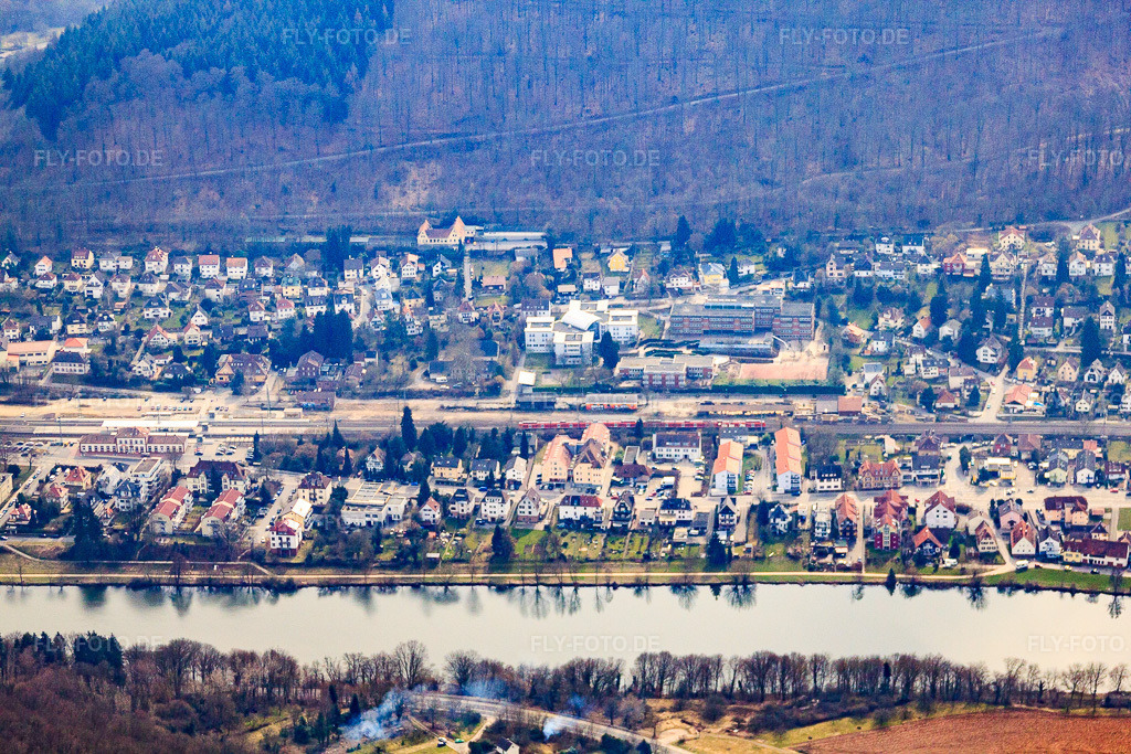 Luftbild: Ortsansicht am Neckarufer aus Norden in Neckargemünd im Bundesland Baden-Württemberg in Deutschland. Foto: IMG_37939.jpg vom 12.03.2011 durch Werner Riehm/FLY-FOTO.de