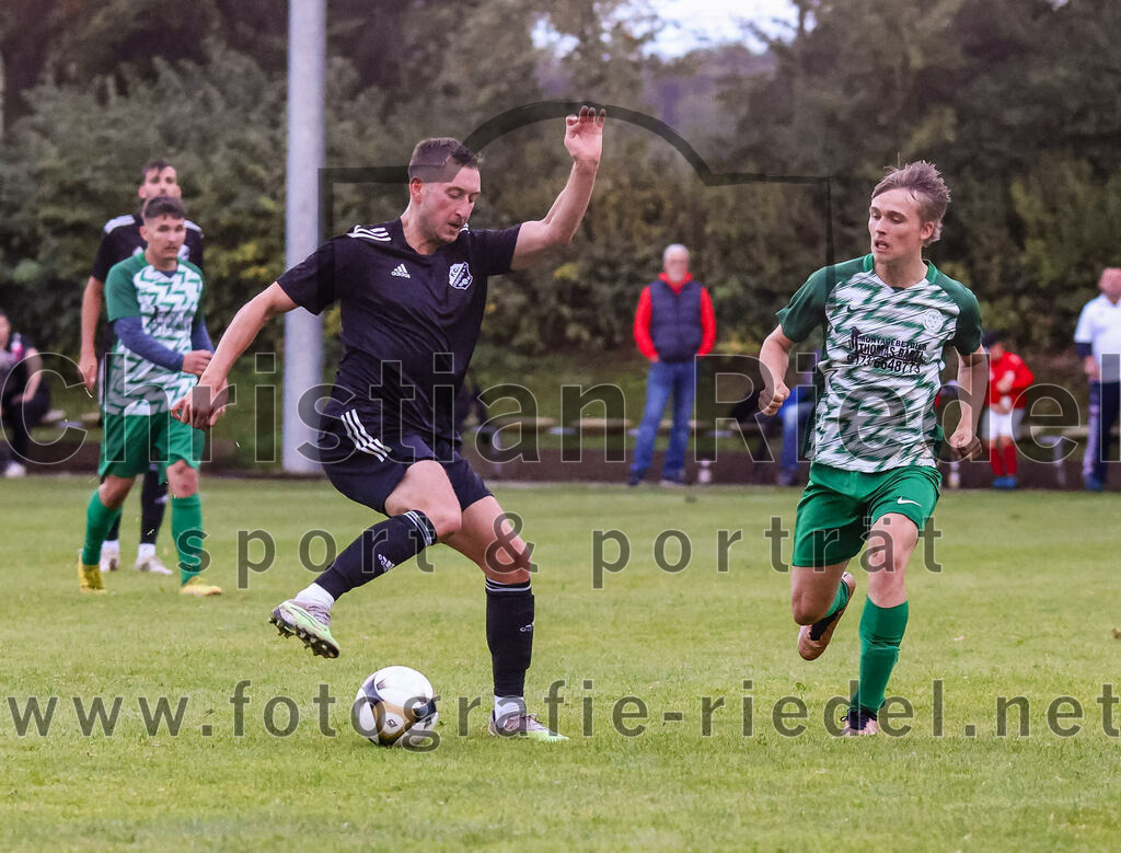 2023-07-25_053_SpVgg_Neuching_gegen_FC_Finsing | Neuching, Deutschland, 25.07.2023:
Fußball, A-Klasse 2023 / 2024, Toto Pokal, SpVgg Neuching gegen FC Finsing, Endergebnis: 2:4

Kilian Schmitt (FC Finsing, #8), Til Koschewa (SpVgg Neuching, #9)

Foto: Christian Riedel / fotografie-riedel.net