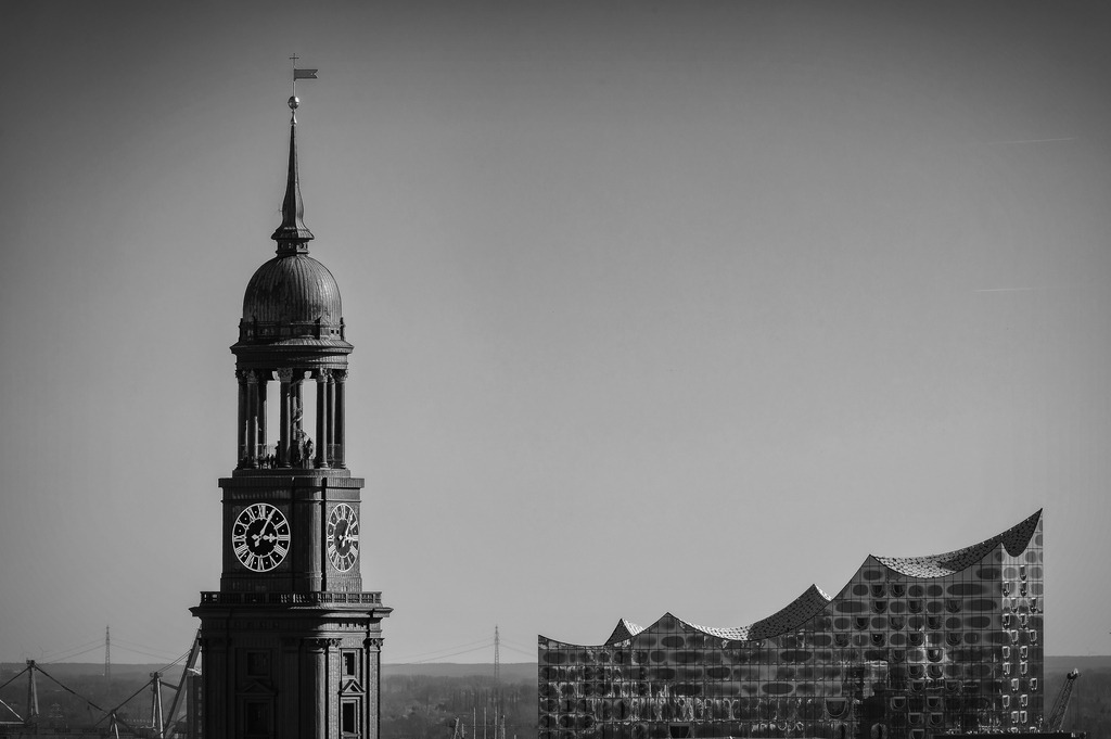 2025_03_19_HH-BUNKER+DOM+ST PAULI_MCP6759 sw | Hochwertig gedruckte Fotografien für die Wand, als Kalender und zum Verschenken. Hamburg & Norddeutschland und überall wo ich mit der Kamera unterwegs war.