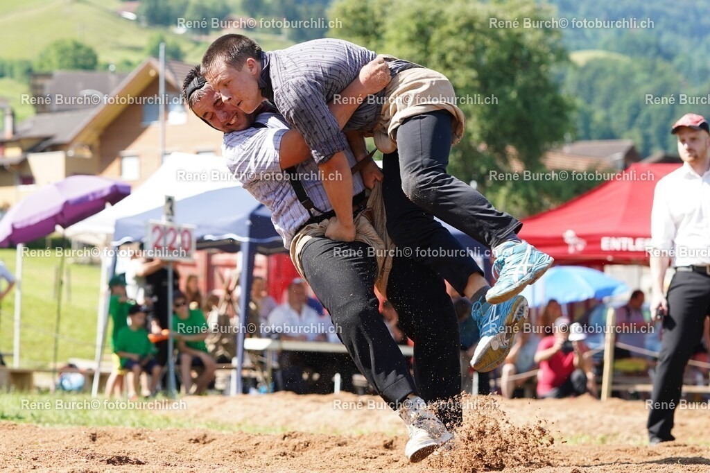 15 | René Burch leidenschaftlicher Fotograf aus Kerns in Obwalden.  Hier finden sie Sport, Landschaft und Natur Fotografie.
 - Realisiert mit Pictrs.com