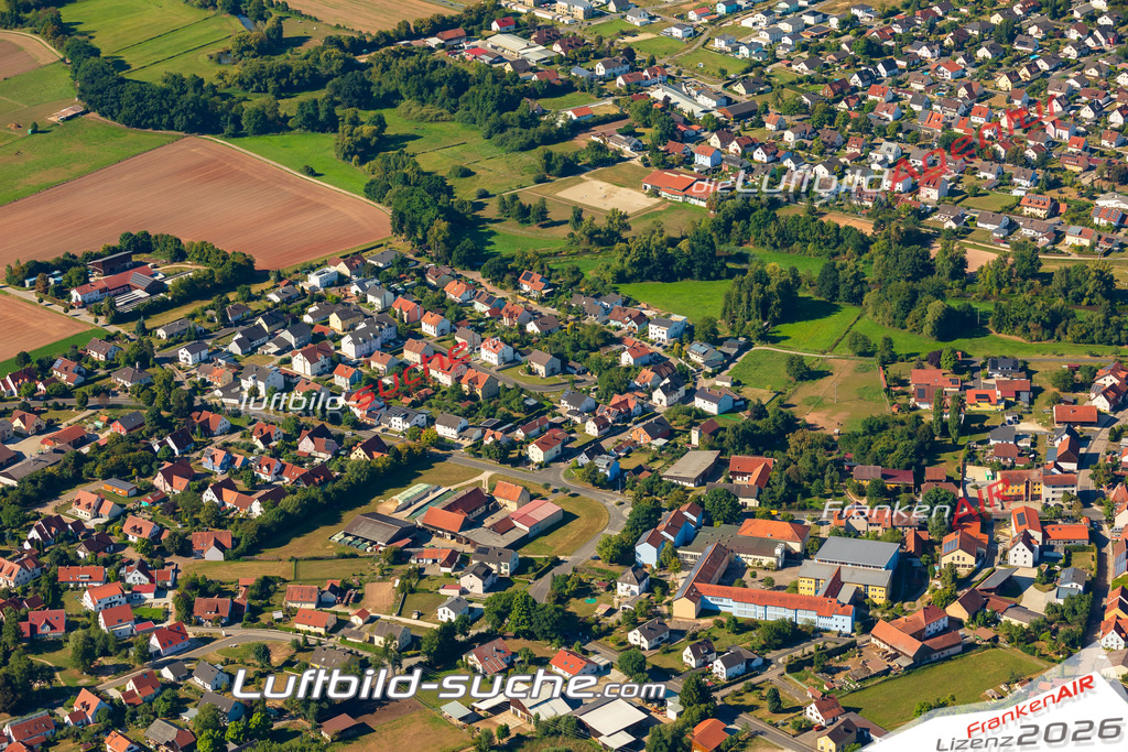 Luftaufnahme der Stadt Hahnbach - Die Luftaufnahme wurde 2025 vom UL-Flugzeug heraus erstellt ( keine Drohne ) - Hochauflösende Luftaufnahme - für professionelle Ausdrucke geeignet. Die Geschenkidee !Mit Lizenz und Bildrechte bestellbar