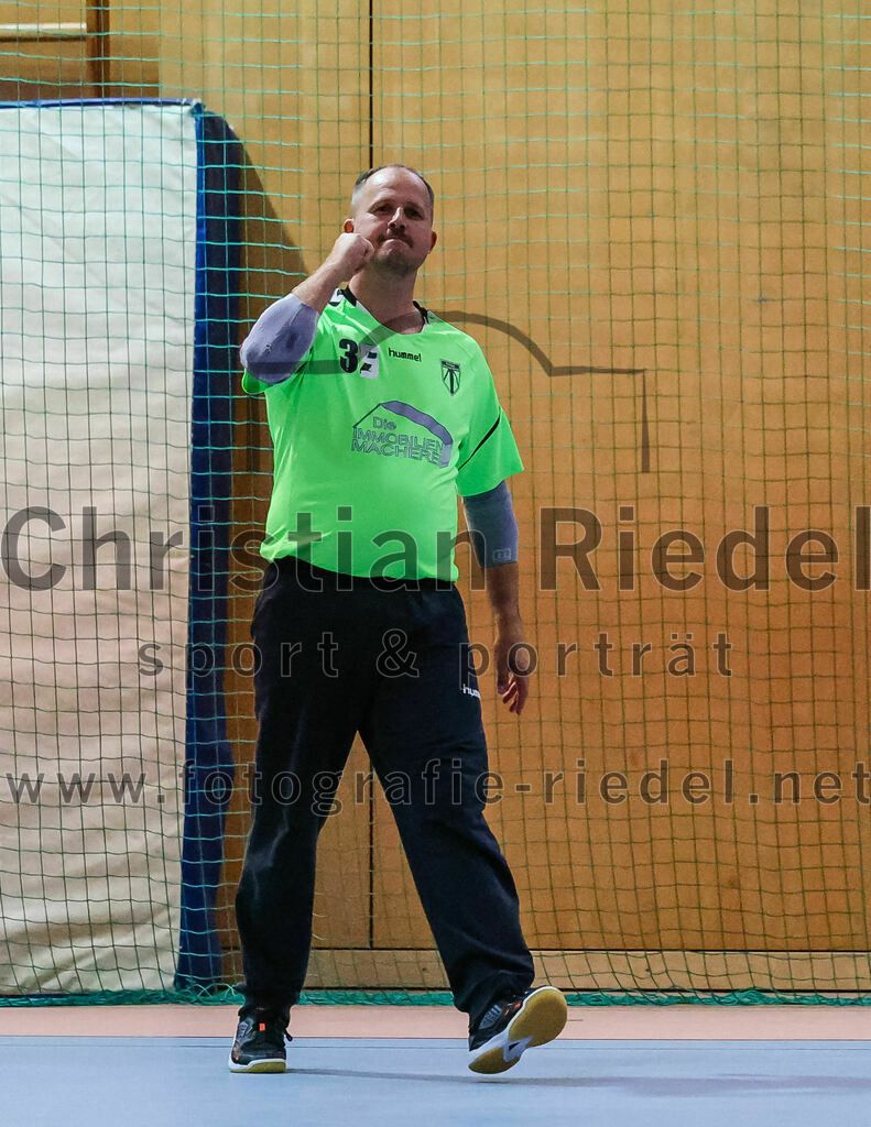 2023-10-21_014_SpVgg_Altenerding_III_gegen_TSV_Taufkirchen-Vils | Erding, Deutschland, 21.10.2023:
Handball, Bezirksklasse Männer Staffel Ost 2023 / 2024, 4. Spieltag, SpVgg Altenerding III gegen TSV Taufkirchen/Vils, Endergebnis: 27:32

Christopher Schindler (SpVgg Altenerding, #35)

Foto: Christian Riedel / fotografie-riedel.net
