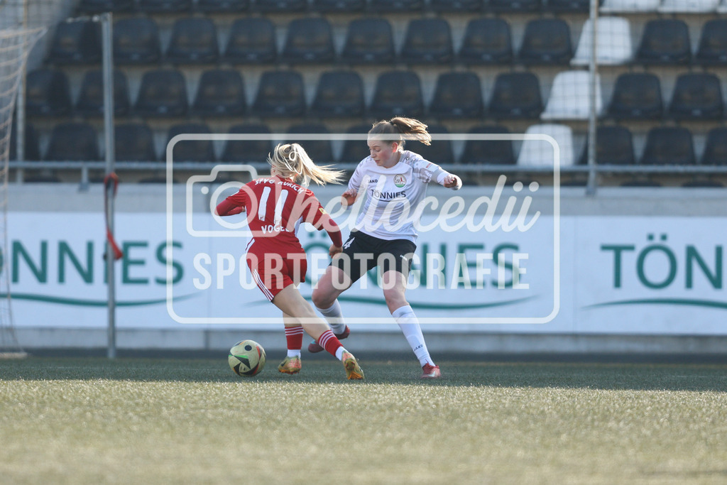 Fußball I Frauen I Saison 2025-2026 I Testspiel I FSV Gütersloh - SpVg Aurich-49 | Alina Vogel (11, SpVg Aurich) - Realisiert mit Pictrs.com