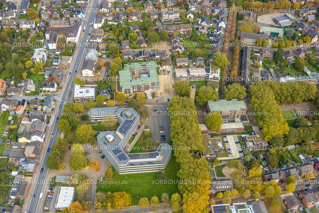 Kleve251005807 | Luftbild, Finanzamt, Seniorenzentrum Willibrordhaus, Kirche St. Willibrord, Ludwig Wolker Jugendheim und Kita Arche Noah, Kleve, Niederrhein, Nordrhein-Westfalen, Deutschland