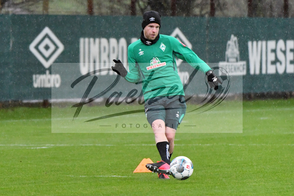20200129_TRASVW_0011 | Fußball, Herren: Davy Klaassen (SV Werder Bremen) in Aktion, am Ball, Einzelaktion beim Training des SV Werder Bremen am 29.01.2020 im wohninvest Weserstadion in Bremen, Deutschland.(Foto von Nico Paetzel) - Realisiert mit Pictrs.com