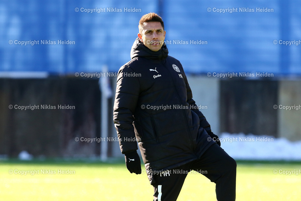 NH_HolsteinKiel_Training_19022025 | Marcel Rapp (Trainer, Holstein Kiel)Fußball I Herren I Training I Saison 2024-2025 I Holstein Kiel I 19.02.2025 I Citti-Fußballpark