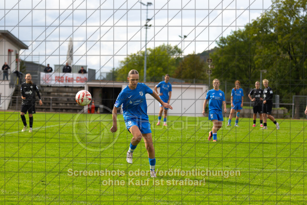20261010_144408_0194_(c)_by_PhotoPeet | #,1.FC Donzdorf (schwarz) vs. SC Sand (blau), Fußball, EnBW-Oberliga B -Juniorinnen, 05. Spieltag, Saison 2026/2027, Rasenplatz Lautertal Stadion, Süßener Straße 16, 73072 Donzdorf, 10.10.2026 - 14:00 Uhr,Foto: PhotoPeet / Sport- &amp; Eventfotografie / Peter Harich