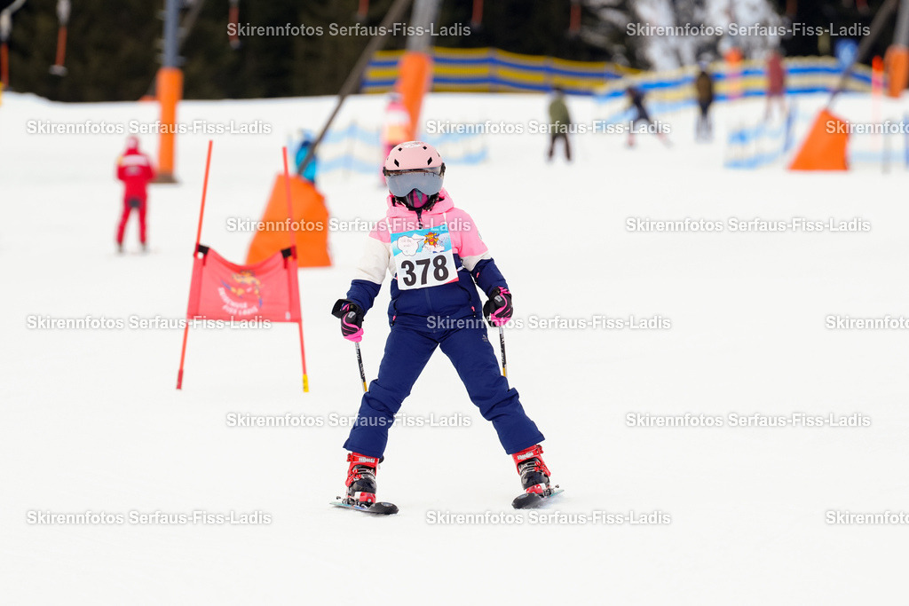 SRF_02.01.2026_0600 | Skirennfotos,Serfaus,Fiss,Ladis,Kinderskirennen,Winter,Tirol,Oberland,skirace,SFL,feelfree,weil wir's genießen,ski,Ski,skifahren,Sonnenplateau, - Realisiert mit Pictrs.com