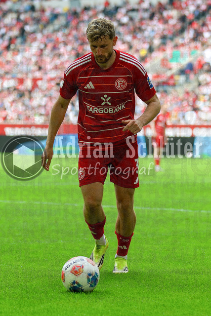 10.05.2026, GER, Fussball, Herren, 2. BL, Saison 2025/2026, Fortuna Düsseldorf - SV Elversberg | Christopher Lenz in Aktion am Ball, Einzelaktion