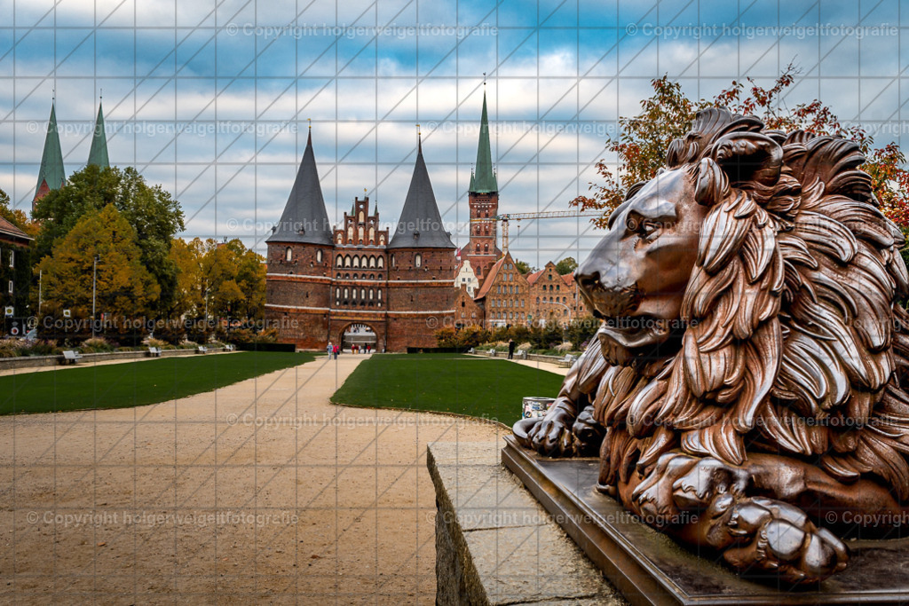 Holstentor | Kaufen sie online außergewöhnliche Fotografien auf Leinwand Acrylglas Fotoprint Aludibond von holgerweigeltfotografie - Realisiert mit Pictrs.com