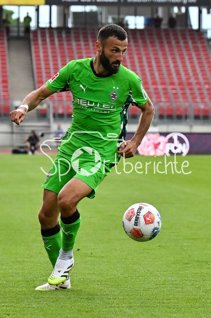 1. FC Nürnberg - Borussia Mönchengladbach | am Ball Franck HONORAT (Borussia Moenchengladbach 9) / Einzelfoto / Freisteller / Testspiel: 1. FC Nuernberg - Borussia Mönchengladbach, Max-Morlock Stadion am 26.07.2025 / DFL REGULATIONS PROHIBIT ANY USE OF PHOTOGRAPHS AS IMAGE SEQUENCES AND/OR QUASI-VIDEO