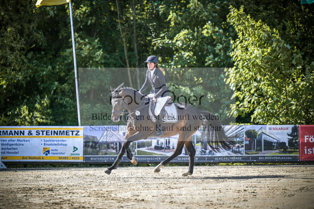DOS_7672 | Entdecke hochwertige Reitturnierfotos von Foto Oger. Professionell, emotional und authentisch – jetzt Lieblingsmomente im Shop bestellen.Deutschlandweite Turnierfotografie. - Realisiert mit Pictrs.com