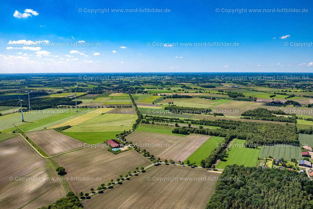 Ahrensmoor_Ost_ELS_7147030622 | AHLERSTEDT 03.06.2022 Ortsansicht der Straßen und Häuser der Wohngebiete in Ahrensmoor Ost im Bundesland Niedersachsen, Deutschland. // Town View of the streets and houses of the residential areas in Ahrensmoor Ost in the state Lower Saxony, Germany. Foto: Martin Elsen