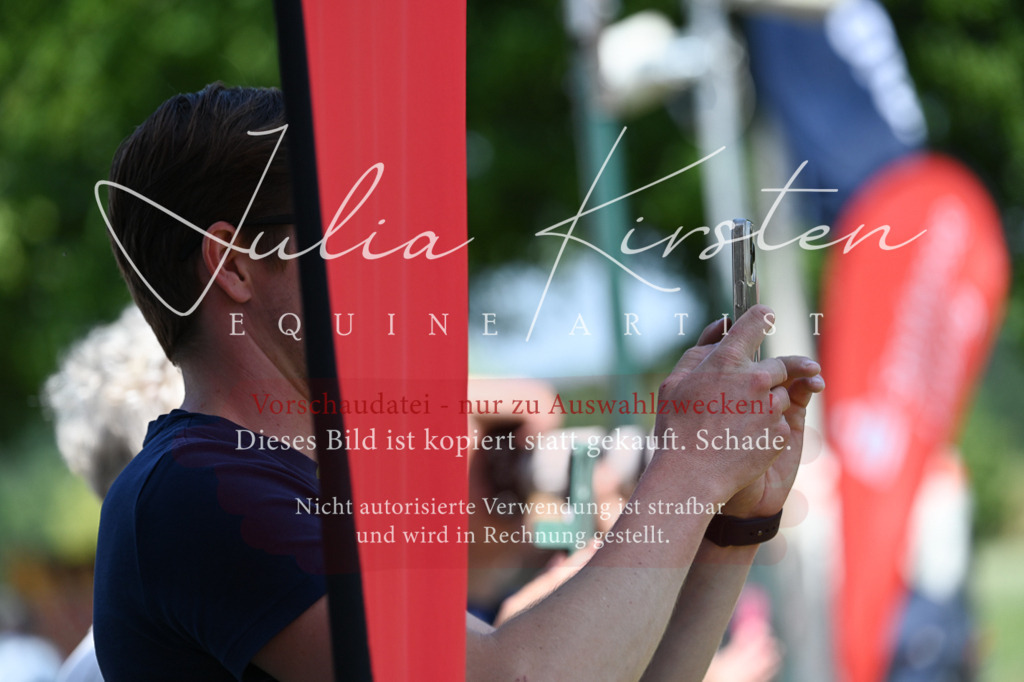 DSC_9919 | Pferde- und Turnierfotografie in Westsachsen. Pferdeportraits, Auftragszeichnungen und intuitive Kunst.