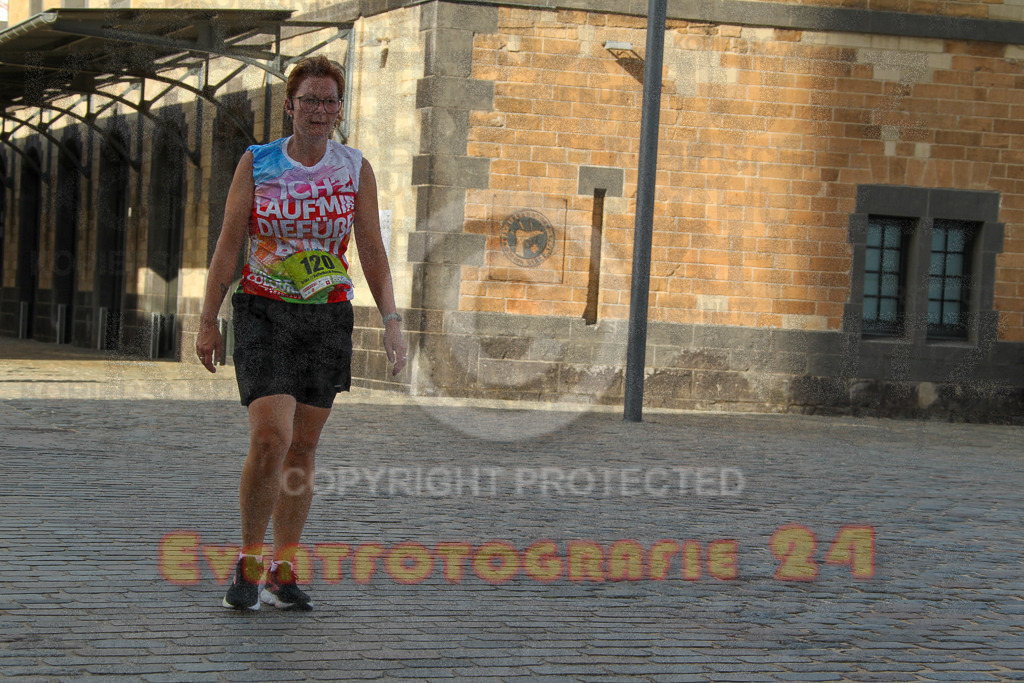 250920_1554_EV4_9635 | Sportfotografie im Rhein-Sieg Kreis, Köln, Bonn, NRW, Rheinland Pfalz, Hessen, etc. Unser Tätigkeitsfeld umfasst den Laufsport vom Volkslauf über den Marathon, Duathlon, Triathon bis zum Ultralauf wie Kölnpfad Ultra oder Schindertrail.