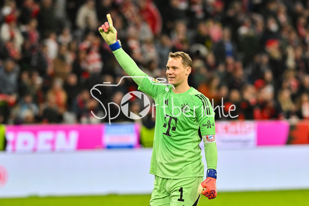 FC Bayern München - Borussia Dortmund | MUNICH, GERMANY - Manuel NEUER (FC Bayern Munich 1) celebrating the hoewin against Borussia Dortmund after the bundesliga match between FC Bayern Munich vs. Borussia Dortmund on matchday 7 at Allianz Arena on October 18, 2025 in Munich, Germany / DFL REGULATIONS PROHIBIT ANY USE OF PHOTOGRAPHS AS IMAGE SEQUENCES AND/OR QUASI-VIDEO