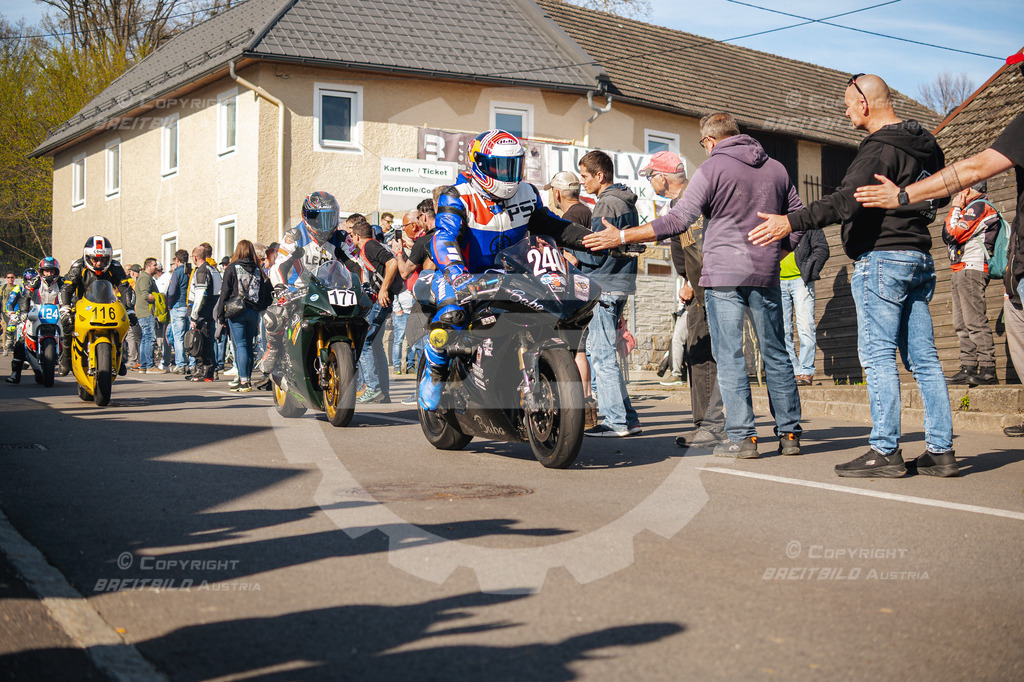 1396 - Bergrennen Landshaag2026 | BREITBILD Austria Webshop

Finde Fotos von: Breitbild, Breitbild Austria, Landshaag, Europeanbikers, KTM, BMW, Bergrennen, Bikeporn, Carporn, Bikes, Cars, Fotografie, Oberösterreich, Österreich, Berufsfotograf, Motorradteile Ganster, Julbach, Pannoniari - Realisiert mit Pictrs.com