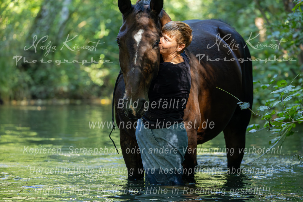 Auswahl_Photographie_Nadja_Kienast__IE_8451-Verbessert-RR | Ich biete Ihnen einzigartige und individuelle Fotoshootings mit Ihren Tieren.
In individuellen Coachings lernen Sie, wie sie von Ihrem Pferd, Ihrer Katze, Ihrem Hund oder einfach Ihrem persönlichen Lieblingstier eindrucksvolle Fotos machen können.