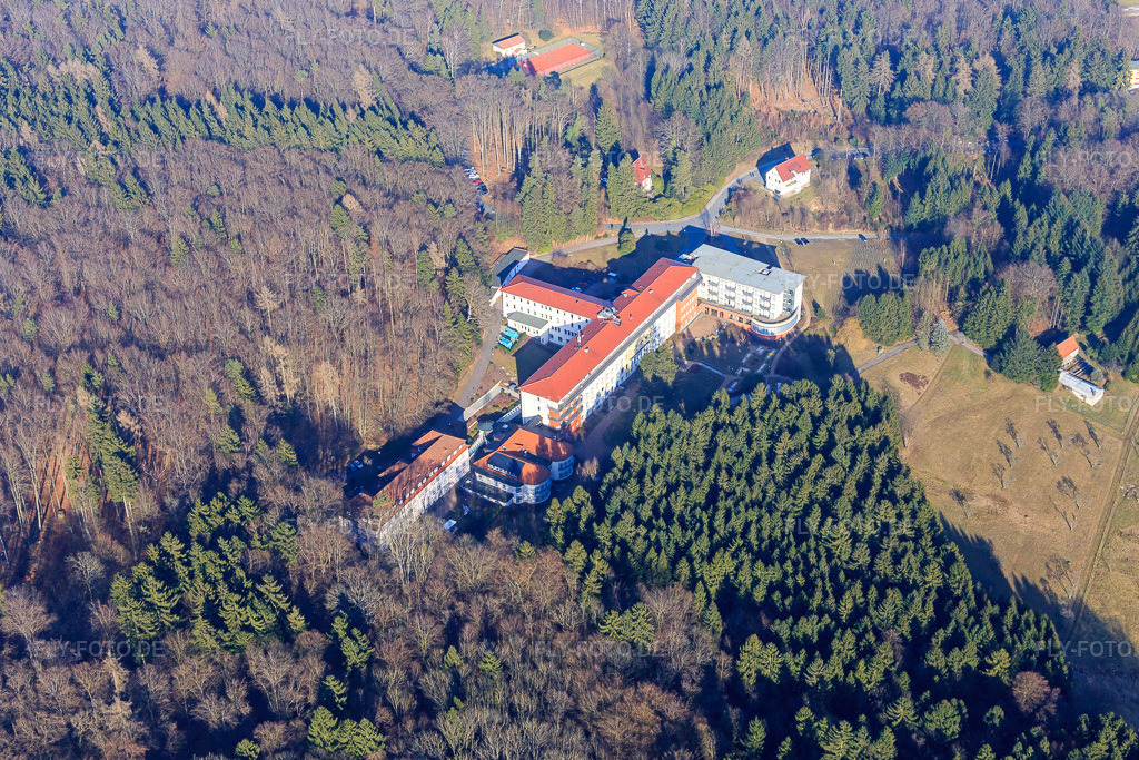 Luftbild: Klinikgelände des Krankenhauses Eleonoren-Klinik im Ortsteil Winterkasten in Lindenfels im Bundesland Hessen in Deutschland. Foto: IMG_096746.jpg vom 15.02.2017 durch Werner Riehm/FLY-FOTO.deEleonoren-Klinik