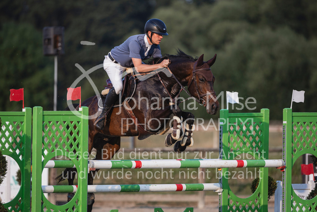 240627_LüPfSpTa_M1-Spr-332 | Deine schönsten Turniermomente als professionelle Fotos! Entdecke hochwertige Pferdesport-Fotografie im Online-Shop. Jetzt Fotos finden & bestellen!