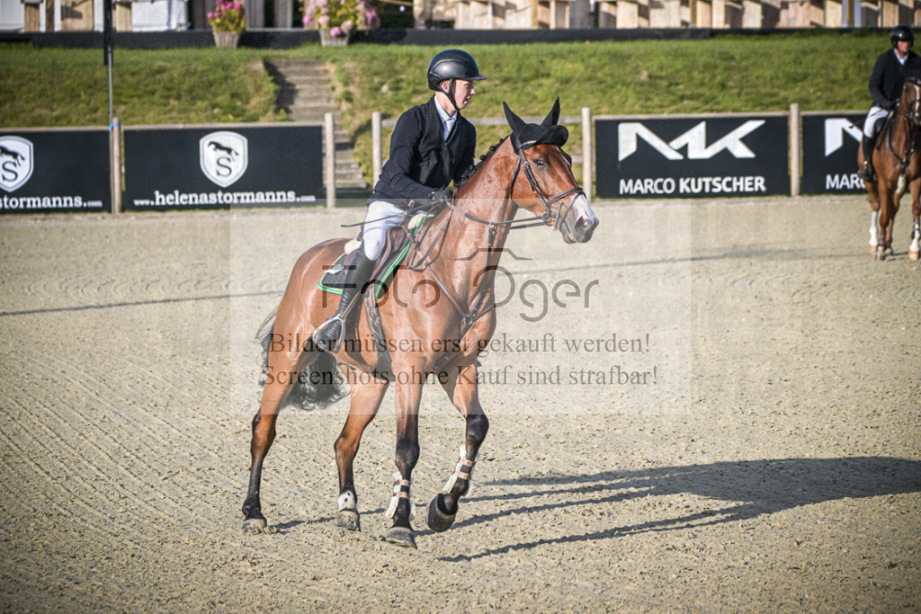 DOS_7372 | Entdecke hochwertige Reitturnierfotos von Foto Oger. Professionell, emotional und authentisch – jetzt Lieblingsmomente im Shop bestellen.Deutschlandweite Turnierfotografie. - Realisiert mit Pictrs.com