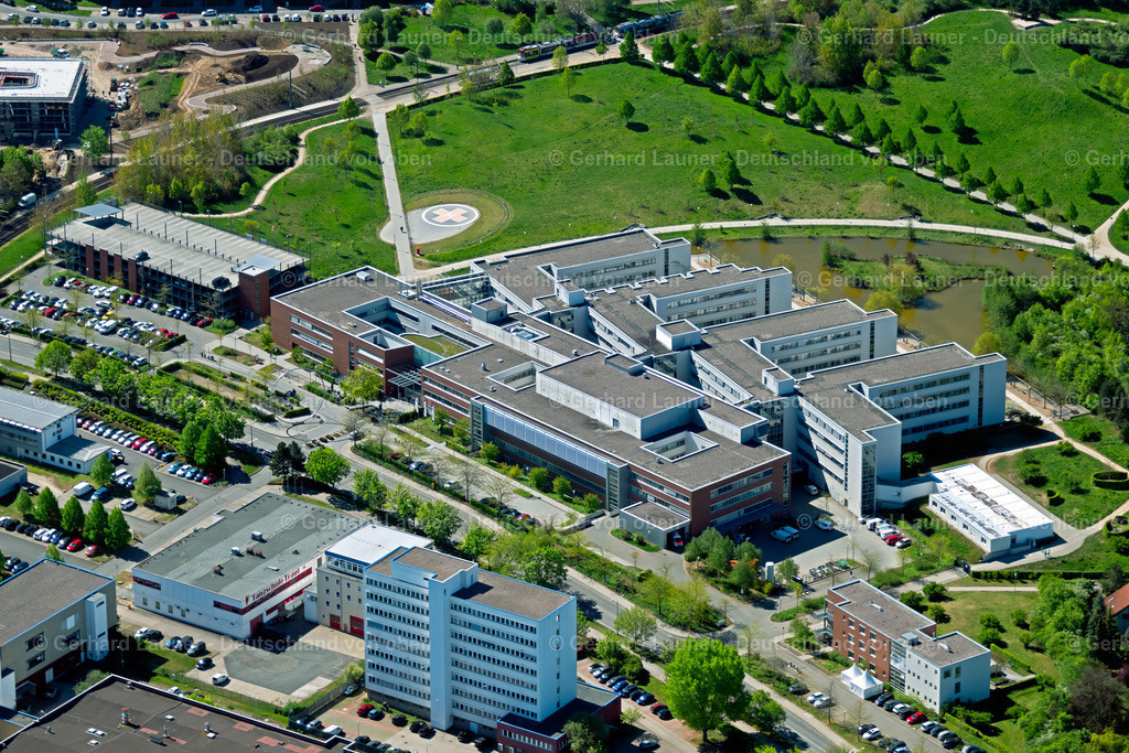 4026555 | ERFURT 07.05.2020 Klinikgelände des Krankenhauses Katholisches Krankenhaus „St. Johann Nepomuk” im Ortsteil Windischholzhausen in Erfurt im Bundesland Thüringen, Deutschland. Weiterführende Informationen bei: Katholisches Krankenhaus „St. Johann Nepomuk”. // Hospital grounds of the Clinic Katholisches Krankenhaus a??St. Johann Nepomuka?? in the district Windischholzhausen in Erfurt in the state Thuringia, Germany. Further information at: Katholisches Krankenhaus a??St. Johann Nepomuka??. Foto: Gerhard Launer