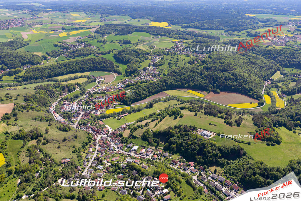 Die Luftaufnahme Schönhofen - Nittendorf wurde 2021 mittels Flugzeug (keine Drohne) erstellt. Hohe Auflösung -für große Poster und Wandbilder geeignet!