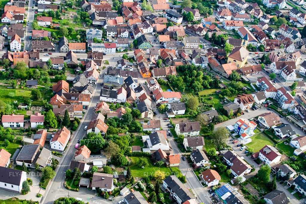 Wilferdingerstr | Luftbild: Wilferdingerstr im Ortsteil Langensteinbach in Karlsbad im Bundesland Baden-Württemberg in Deutschland. Foto: IMG_1996.jpg vom 14.05.2006 durch Werner Riehm/FLY-FOTO.de - Realisiert mit Pictrs.com