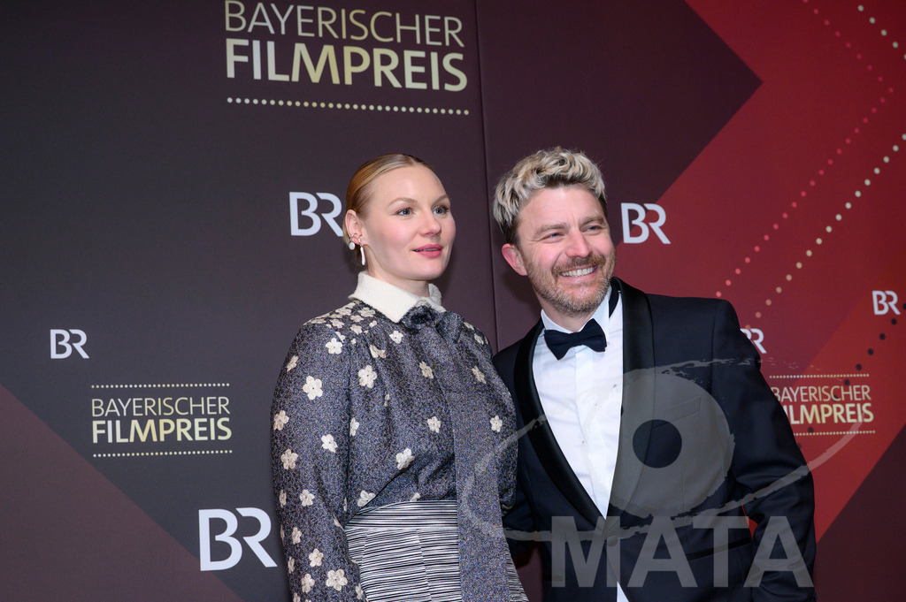 _DWI5364 | Friedrich Mücke und Rosalie Thomass bei der Verleihung des 47. Bayerischen Filmpreises 2026  im Prinzregententheater. München, Deutschland. Der Bayerische Filmpreis wird seit 1979 von der Bayerischen Staatsregierung verliehen, um die Bedeutung des Kinofilms als Kulturgut herauszustellen - Realisiert mit Pictrs.com