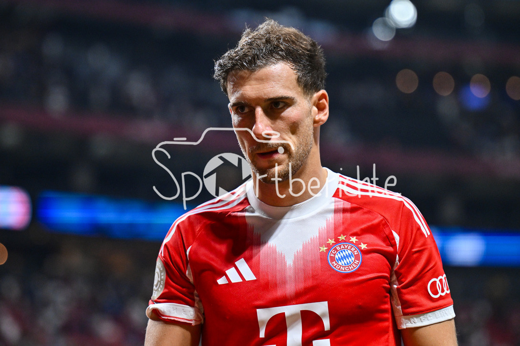 Paris Saint Germain - FC Bayern München | haengende Koepfe der Bayern Spieler nach dem aus im Viertelfinale gegen Paris - hier im Bild Leon GORETZKA (FC Bayern Muenchen 8) / Einzelfoto / Freisteller / FIFA Club World Cup: Paris Saint Germain - FC Bayern Muenchen, Mercedes Benz Stadium am 05.07.2025 / NOT FOR SALE IN USA