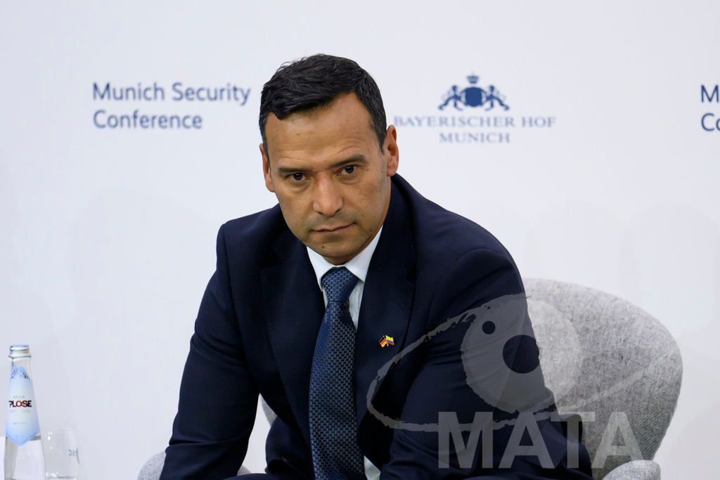 _DWA4943 | MATA IndoCon - Realisiert mit Pictrs.com