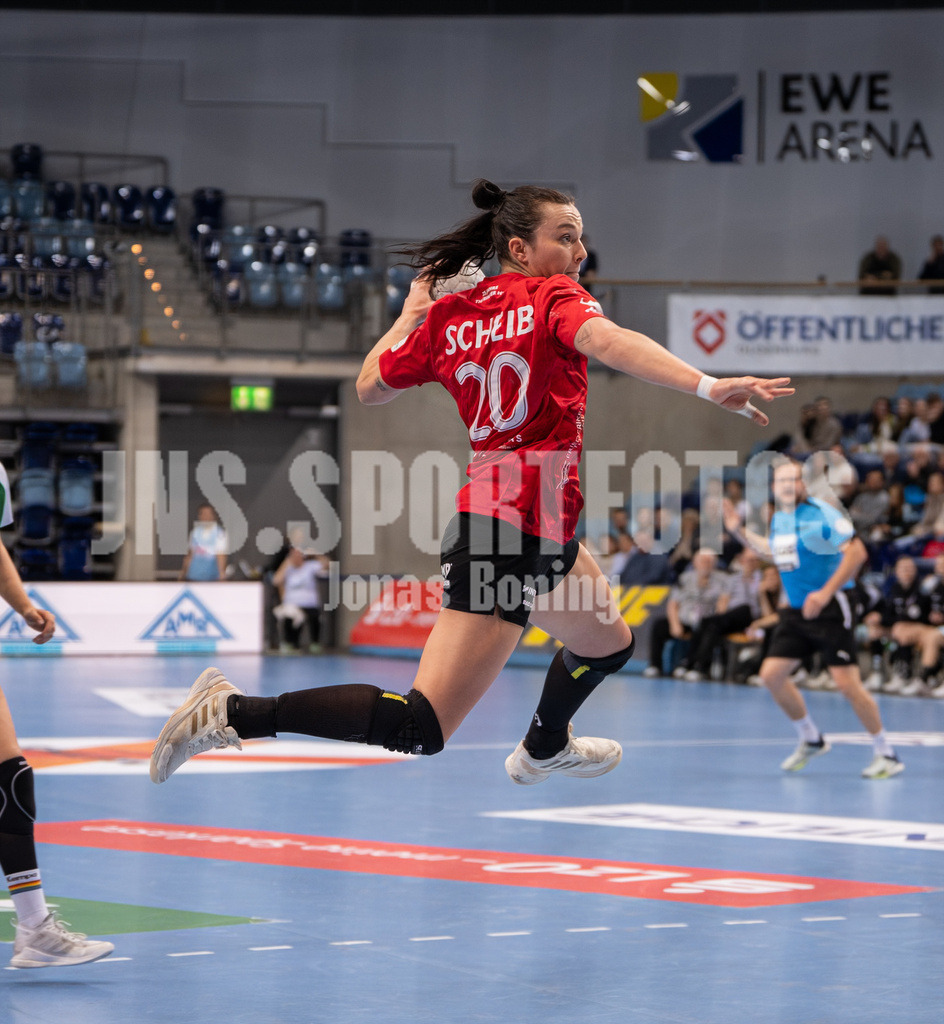 Handball I Frauen I Saison 2025-2026 I 1. HBF I 17. Spieltag I VFL Oldenburg - Thüringer HC I 0251 | Johanna Reichert (29, Thüringer HC) - Realisiert mit Pictrs.com