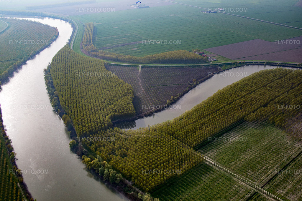 Aerial view: View of the town in Rivà in the state Veneto, Italy.Photo: IMG_087291.jpg taken on 04/05/2016 by Werner Riehm/FLY-FOTO.comResolution of the original: 5472 x 3648 px