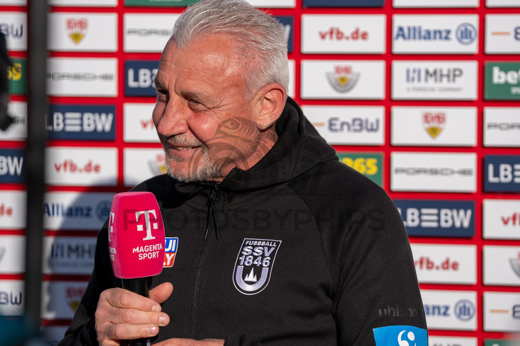 VfB Stuttgart II vs. SSV Ulm 1846 Fussball, Fussball, 3. Liga, 32. Spieltag, 08.04.2026 | Pavel Dotchev (Trainer SSV Ulm 1846 Fussball) vor der Partie grinsend im Interview,VfB Stuttgart II vs. SSV Ulm 1846 Fussball, Fussball, 3. Liga, 32. Spieltag, 08.04.2026DFB regulations prohibit any use of photographs as image sequences and/or quasi-video